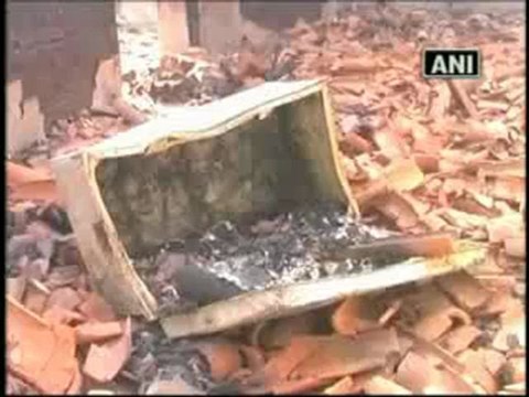 Maoists destroy regional leader's residence in Jharkhand.mp4