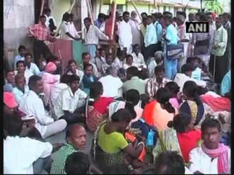 Maoists kill two in Bengal, shutdown five states.mp4