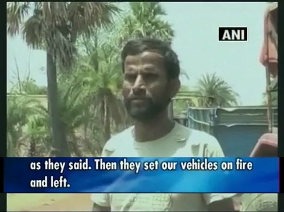 Maoists set vehicles on fire in West Bengal.mp4
