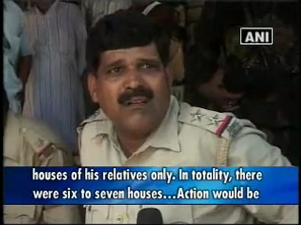 Maoists set ablaze house of BJP leader in Bihar.mp4