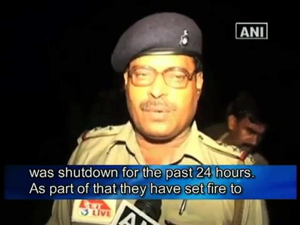 Maoists torch trucks in Bihar.mp4