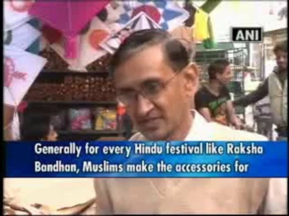 Muslim artisans make kites for Makar Sakranti.mp4