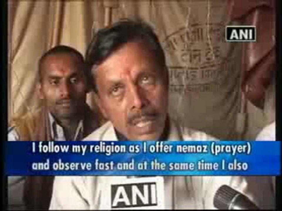 Muslim singer sings hymns of Hindu Lord Rama.mp4