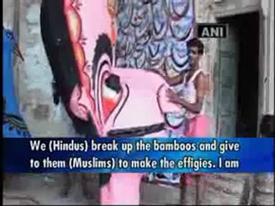 Ramlila performed by Hindus, Muslims in Varanasi.mp4