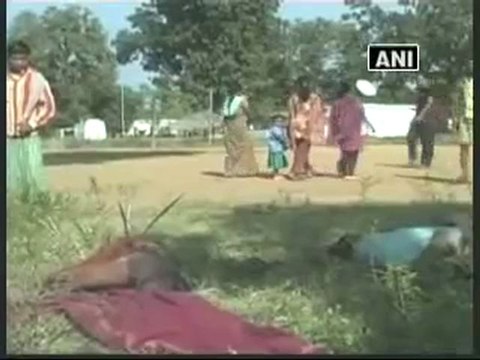 Security forces gun down two Maoists in Bastar.mp4