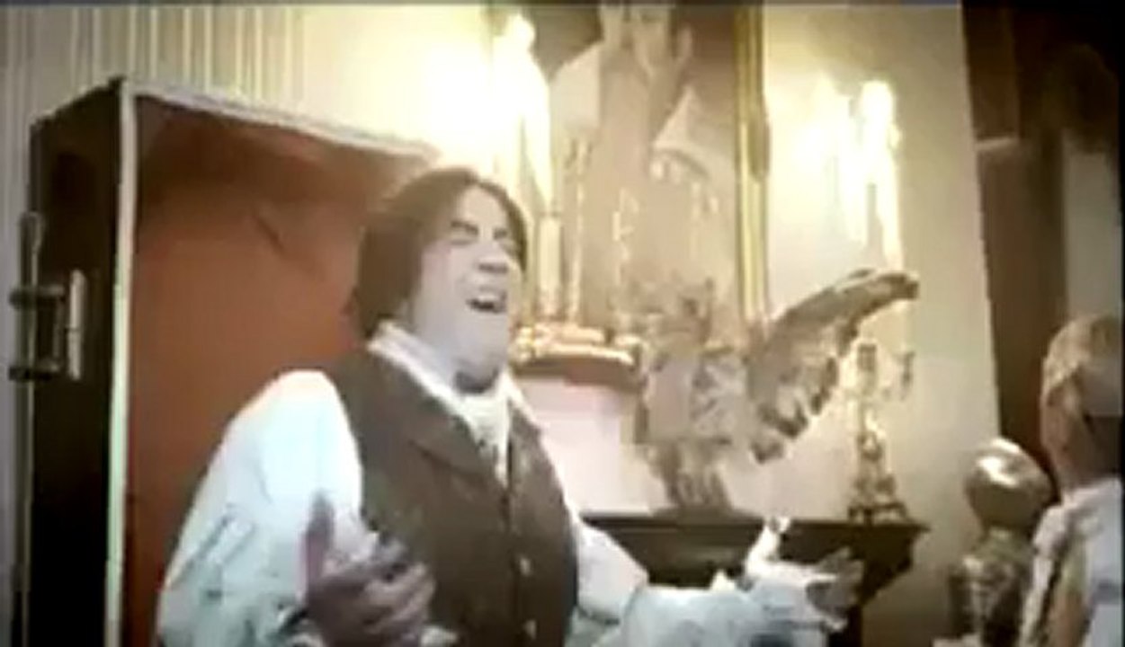 Avea Reklamı, Ata Demirer, Vampir Edward - Erol Taşcı