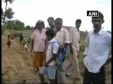 Suspected Maoists dig up road in Bihar.mp4