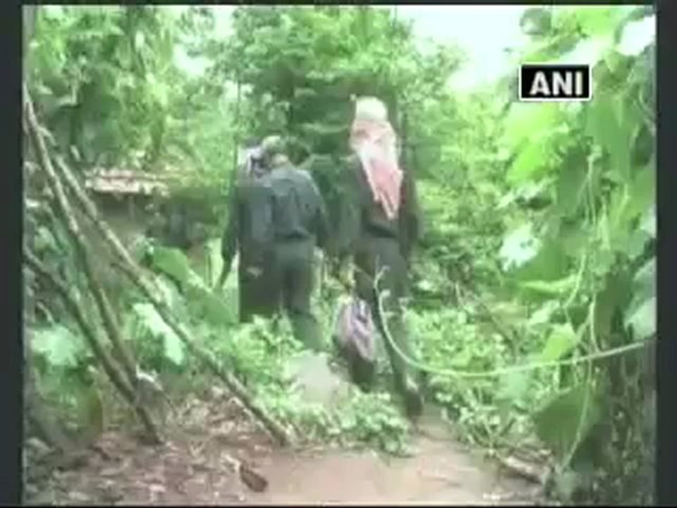 Suspected Maoists kill 2 ruling party activists in WB.mp4