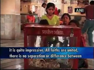 Temple in UP has idols of deities belonging to various faiths.mp4
