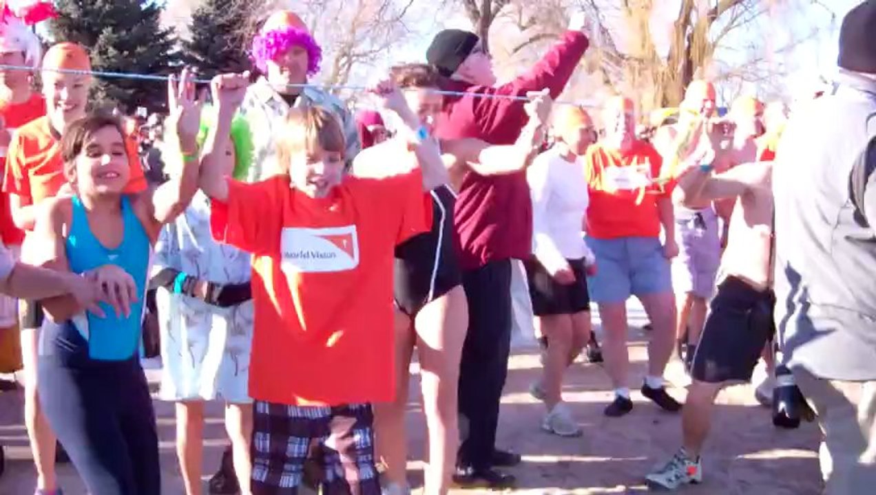 Eight-hundred Canadians kick off New Year at largest charity Polar Bear Dip