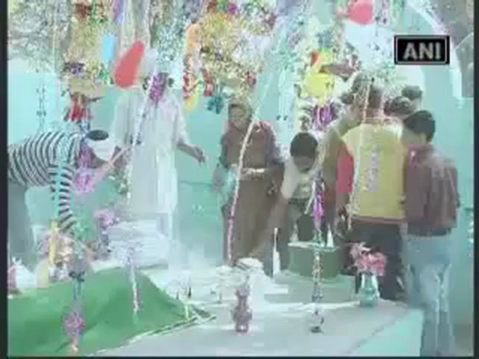 Urs of Sufi Baba Savali attracts devotees from diverse faiths.mp4