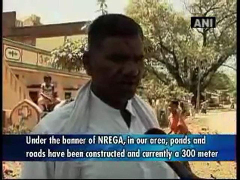 Villagers get employment under NREGA.mp4