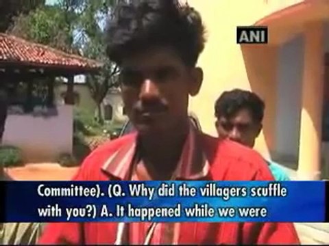 Villagers nab three Maoists in Jharkhand.mp4