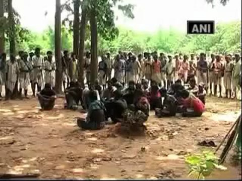WB tribals take to traditional weapons to counter Maoists.mp4