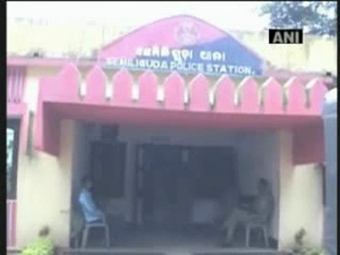 Wife of wanted maoist along with 3 cadres arrested in Orissa.mp4