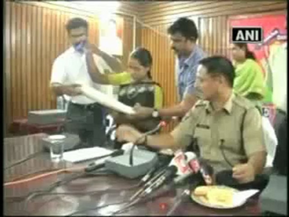 Woman Maoist surrenders in Visakhapatnam.mp4