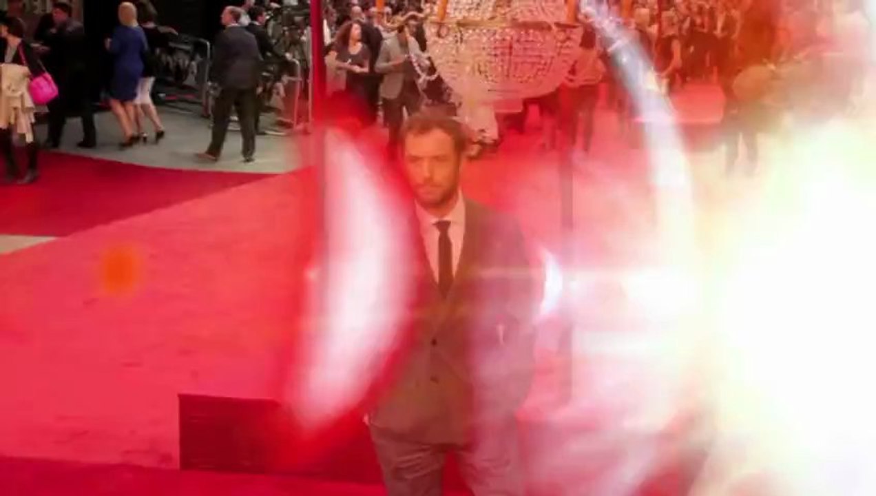 Topless Jude Law Surfs Up In Hawaii