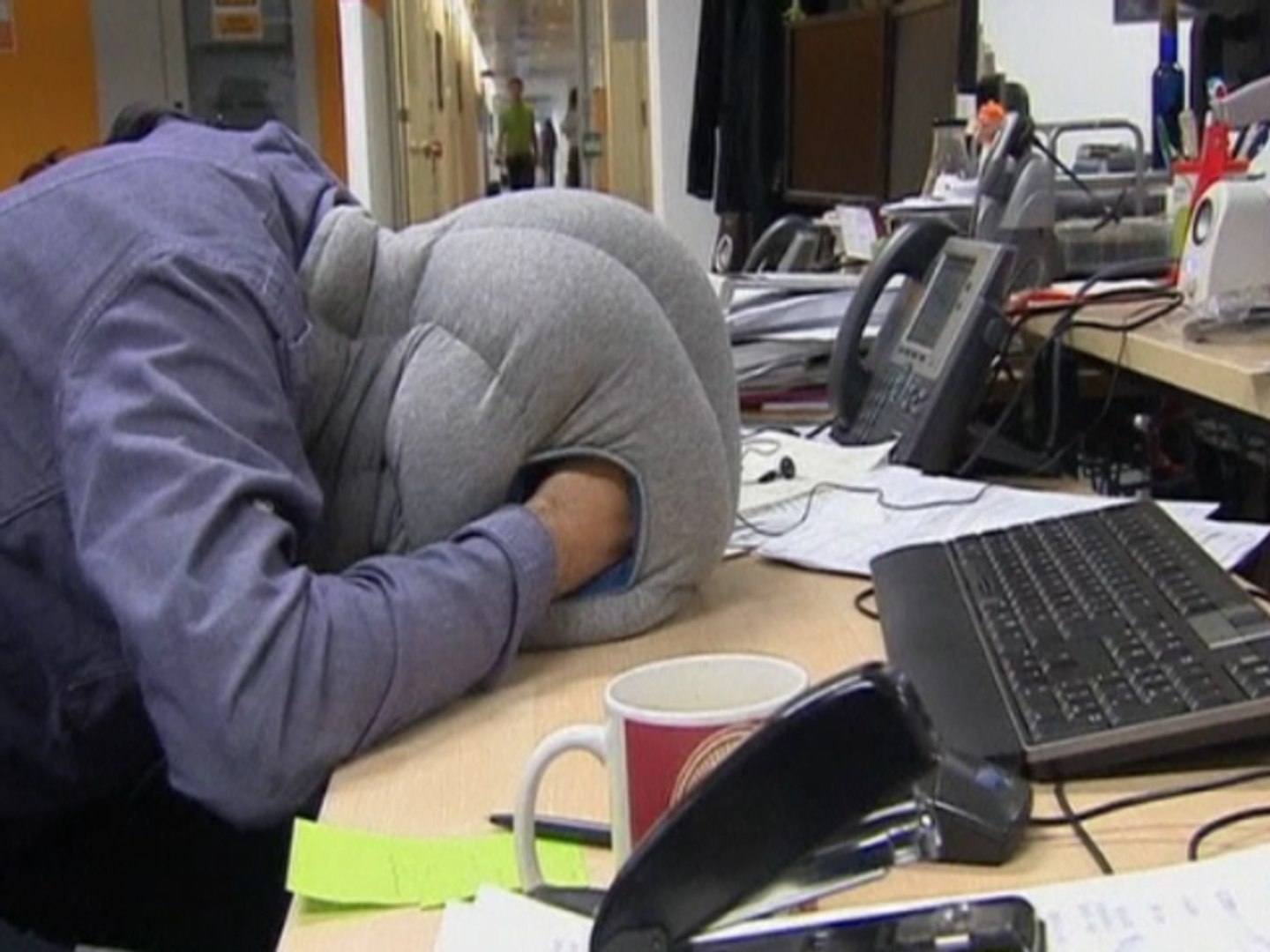Ostrich Pillow Puts New Spin On The Power Nap Video Dailymotion