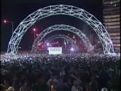 Cubanos festejan con música el aniversario 54 de la Revolución