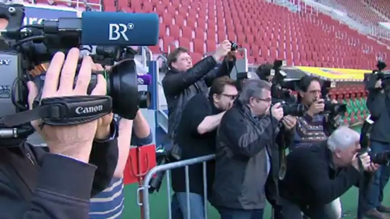 Offizielle Vorstellung von Manager Reuter in Augsburg