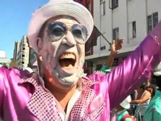 Video herunterladen: South African Minstrels Bring The New Years Party To Cape Town