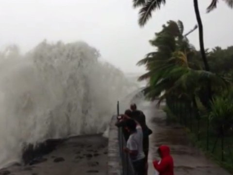 La Réunion face à la tempête en moins de 3 minutes