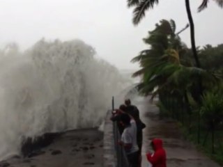 La Réunion face à la tempête en moins de 3 minutes