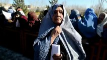 اللاجئون الافغان يعانون من برد الشتاء القاتل