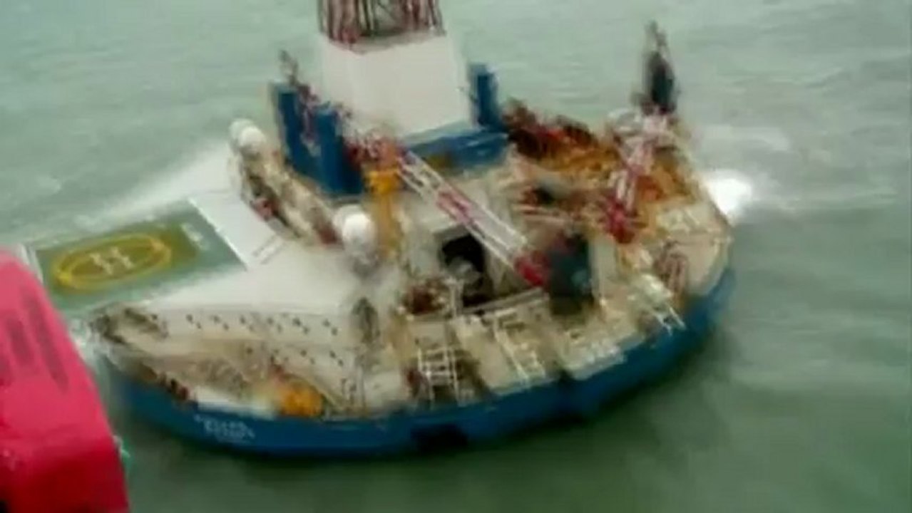 US Coast Guard delivers emergency equipment to Kulluk rig