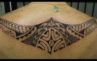 Tatuajes en la Espalda y los Omoplatos Maories Polinesios para Hombre de ROBERTTO ORIGINAL TATTOO de RIO DE JANEIRO