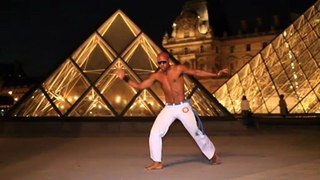 Jogaki Capoeira Paris 2013 - Bamba - Spectacle danseur Light Show aux Pyramides du Louvre