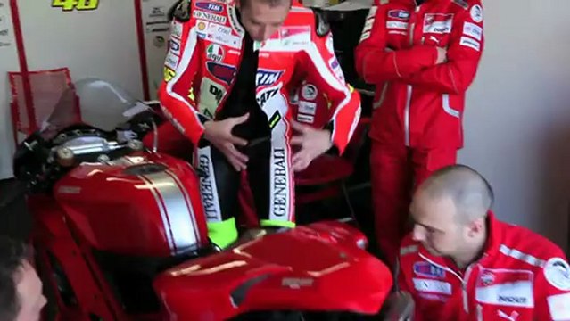 Valentino Rossi tests at Misano with Ducati 1198 Superbike - the video