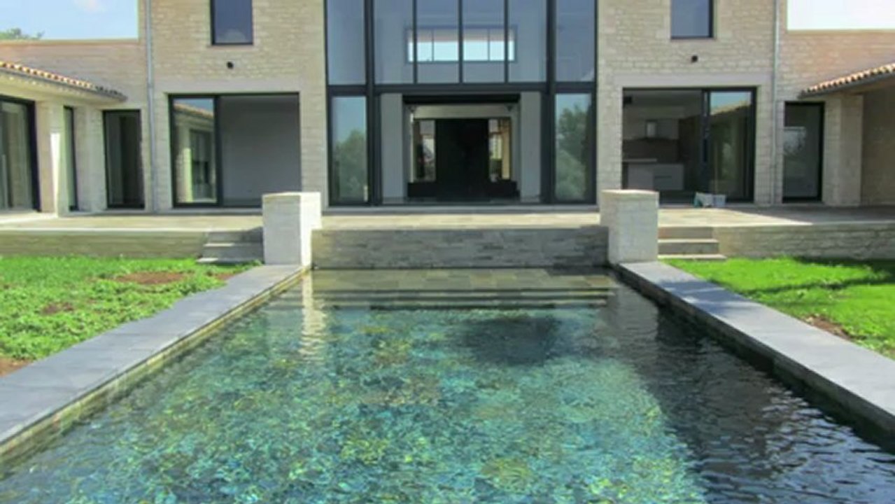 Villa contemporaine à vendre Tourrettes-sur-Loup - 300m² avec piscine sur 4000m² de terrain