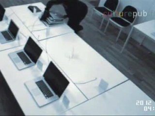 Thief targets Apple store?