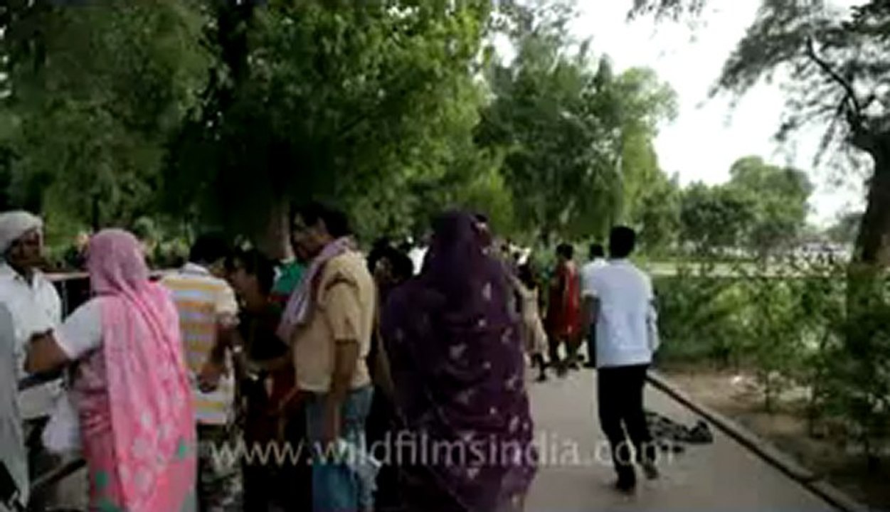 Agra-Taj Mahal-28.flv