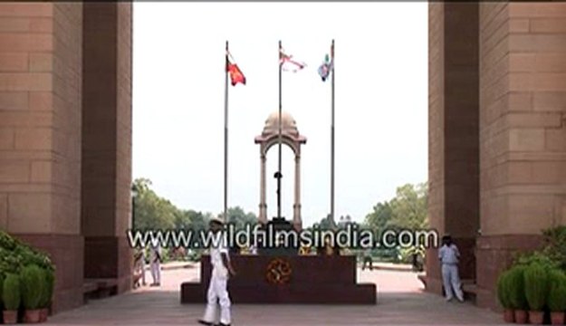 Amar jawan Jyoti (India gate)-MPEG-4 800Kbps.flv