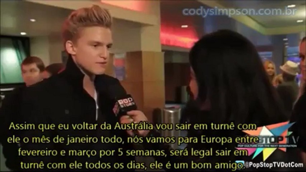 Cody Simpson Fala sobre dirigir, turnê com o Justin Bieber e sobre CD de Natal!