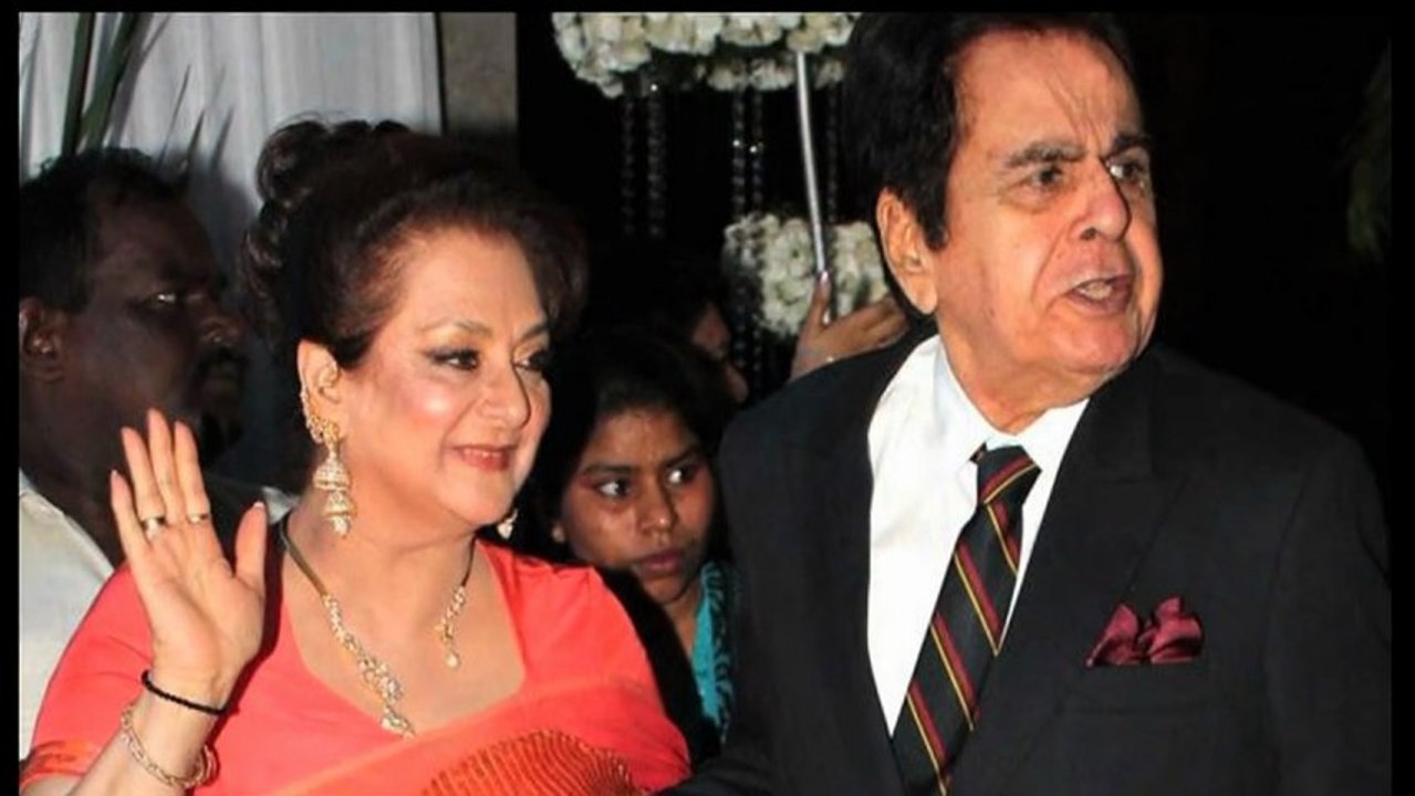 Dilip Kumar Off For Umrah! [HD]