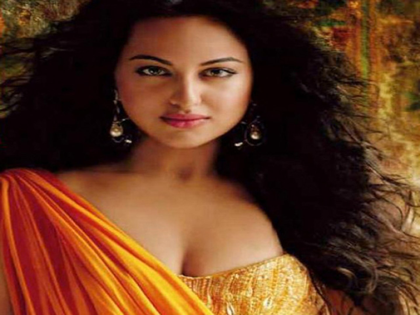 Sonakshi Sinha Photo Sex - Hot Sonakshi Sinha in LOW NECK top - video Dailymotion