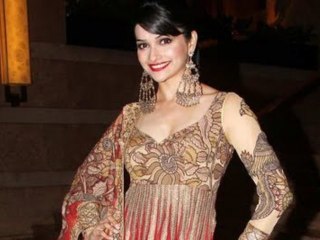 Hot Prachi Desai to Sizzling dance