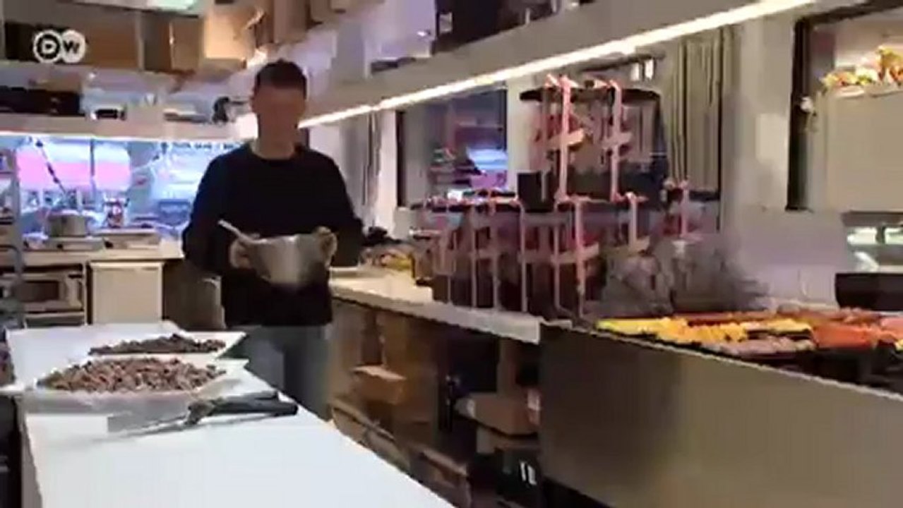 Der Schokoladentester Georg Bernardini | Euromaxx