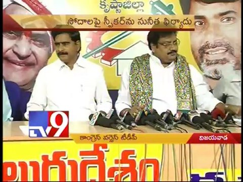 TDP leaders & Paritala Sunitha fires on sudden police ride