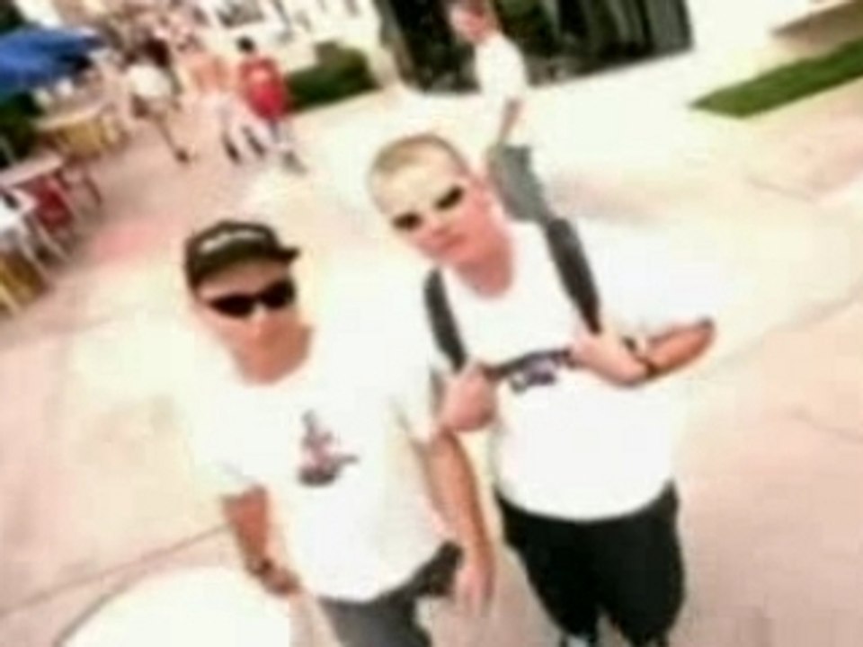 blink-182-M+M's-video