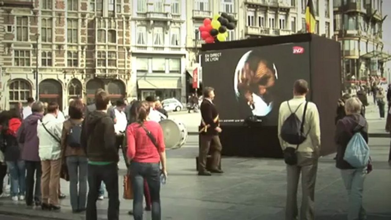 Com'Infinie - Bruxelles vous attend avec imapatience - campagne TGV SNCF