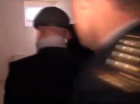 İdris Naim Şahin Camda Kendi Yansımasını Görüyor !