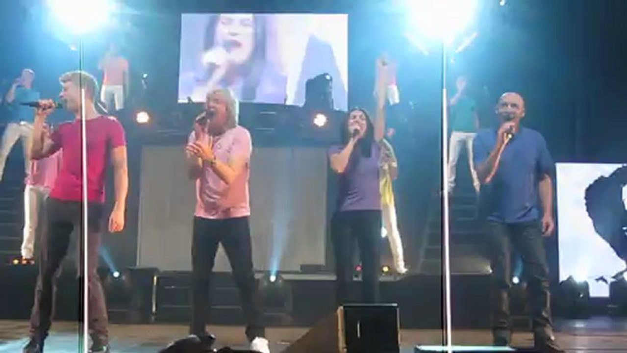 La troupe RFM Party 80- La chanson des restos (2012)