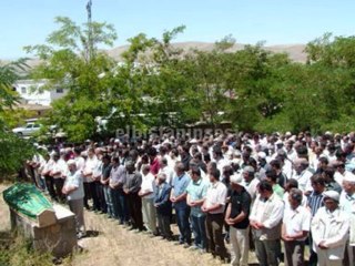 Bir Kefenden Baska Ne Var Üstünde İlahisi - http://www.ilahidinle.be/