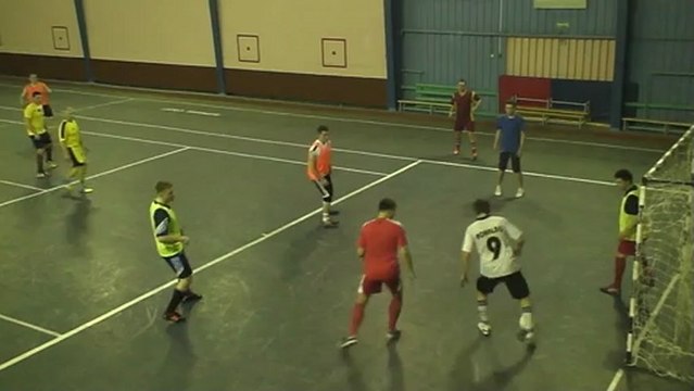 04.01.2013 Друзья играют в футбол