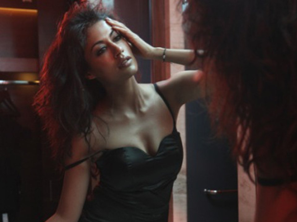 Hot Chitrangada  Sexy Scenes