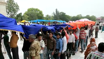 Agra-Taj Mahal-16.mov